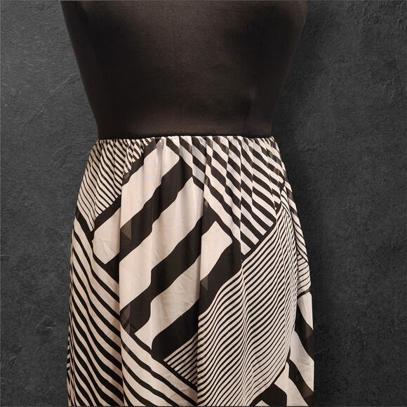 Sweet Storm Maxi Dress Size M - Picture 3 of 5